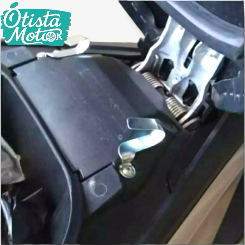 Gantungan Cantelan Helm Nmax Old / Nmax New Dalam Jok