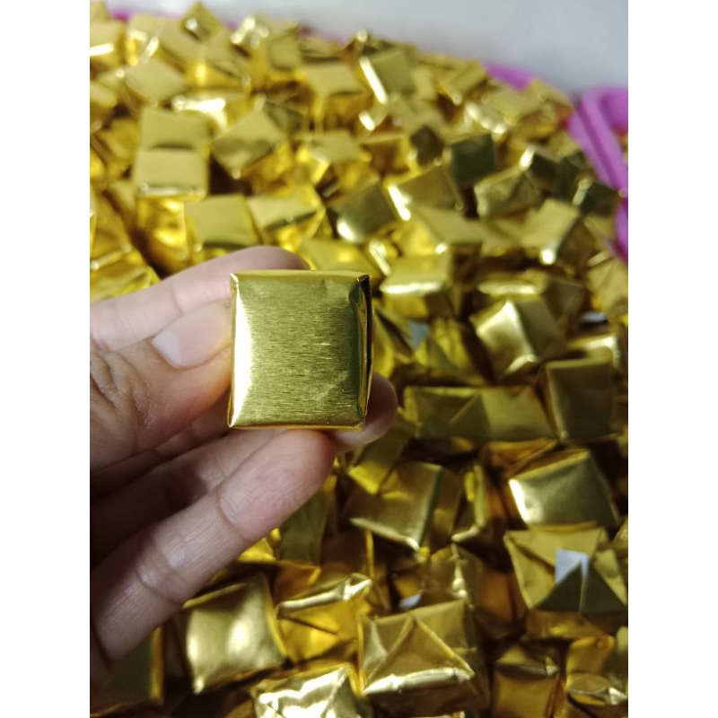 

Dubai Chocolate Dadu Kunafa Crunchy/Isi 17 Pcs Per Toples/Dijual 2000an/Jajanan Anak-anak Jaman Now.