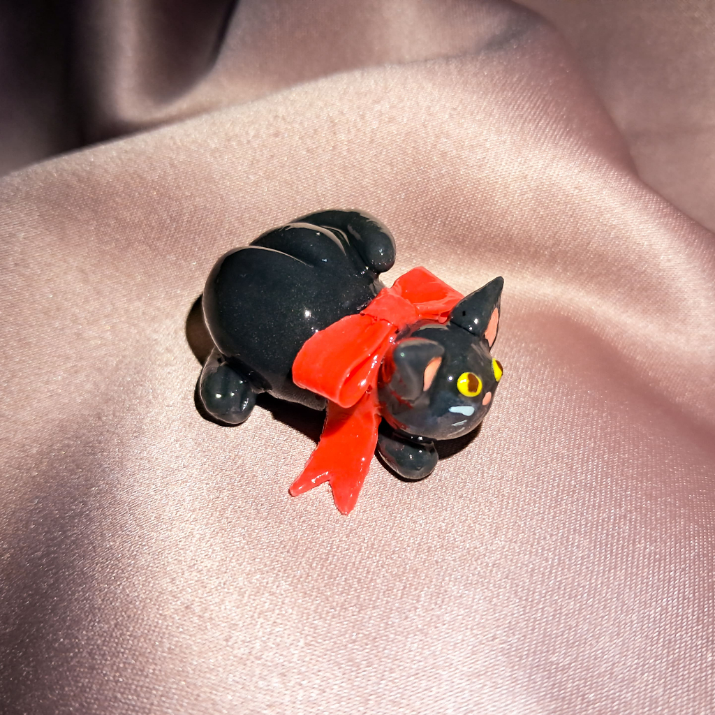 Black Cat Pen Holder Clay | HANDMADE Craft | Pen Holder Hewan Lucu | Kucing Hitam Pita Merah