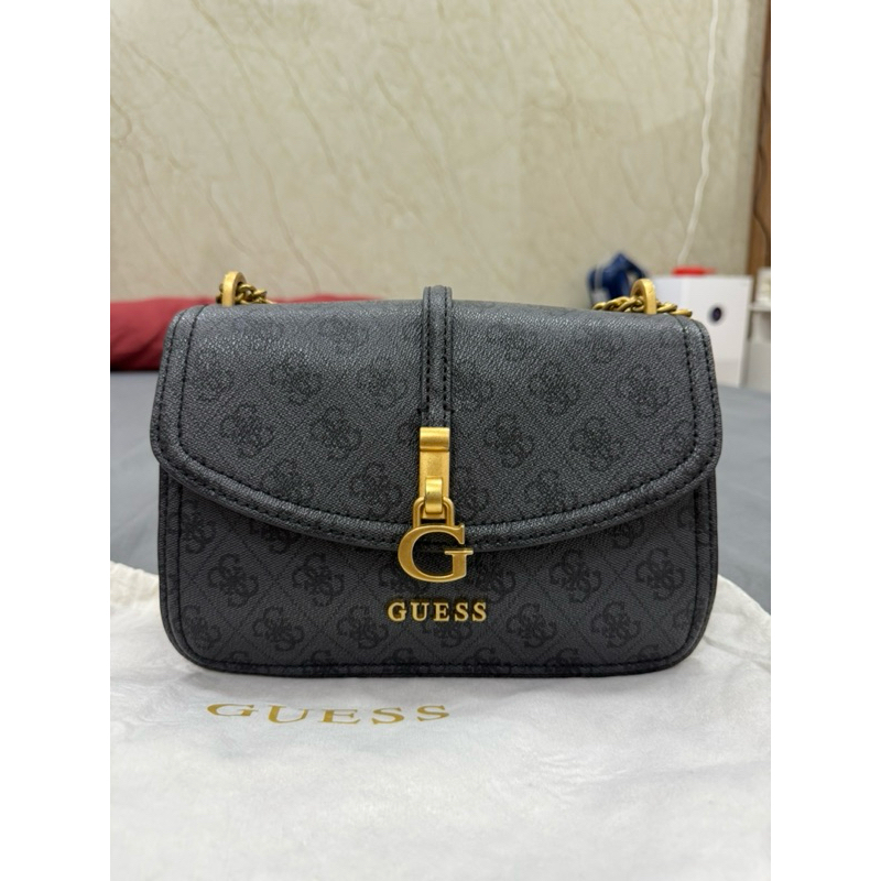 PRELOVED - GUESS G JAMES LOGO CONVERTIBLE CROSSBODY FLAP