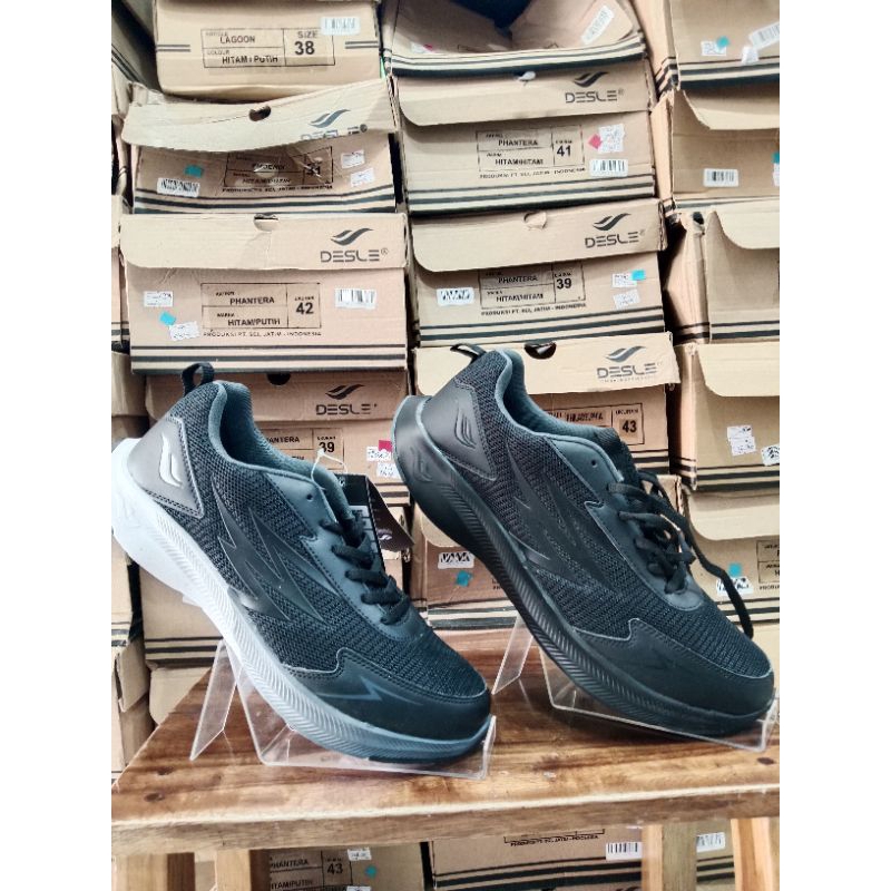 SEPATU SEKOLAH DESLE RUN FAST