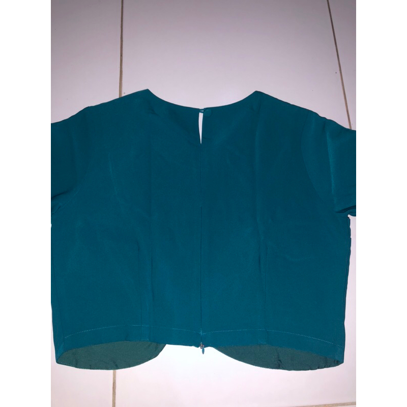 croptop look boutique store preloved