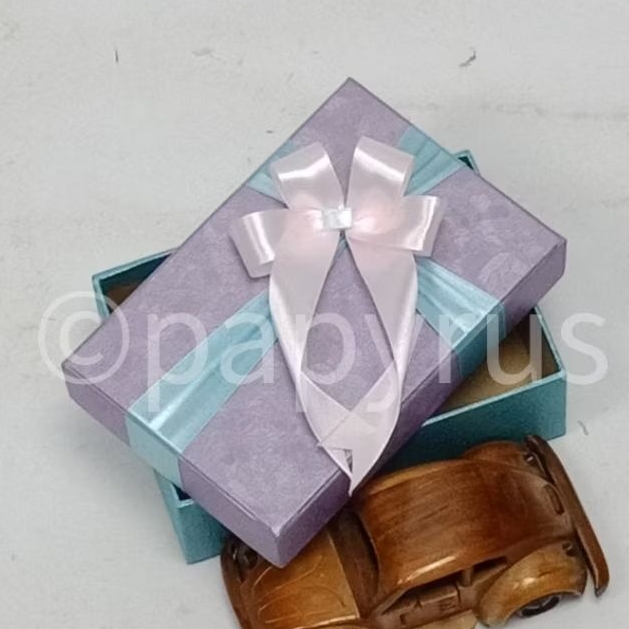 

PAPYRUS Kombinasi 10x15 Tinggi 5cm Kotak Kado Gift Box V3