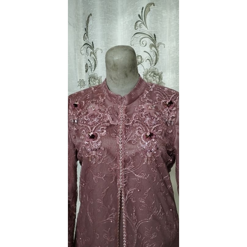 Gaun pesta wanita dewasa