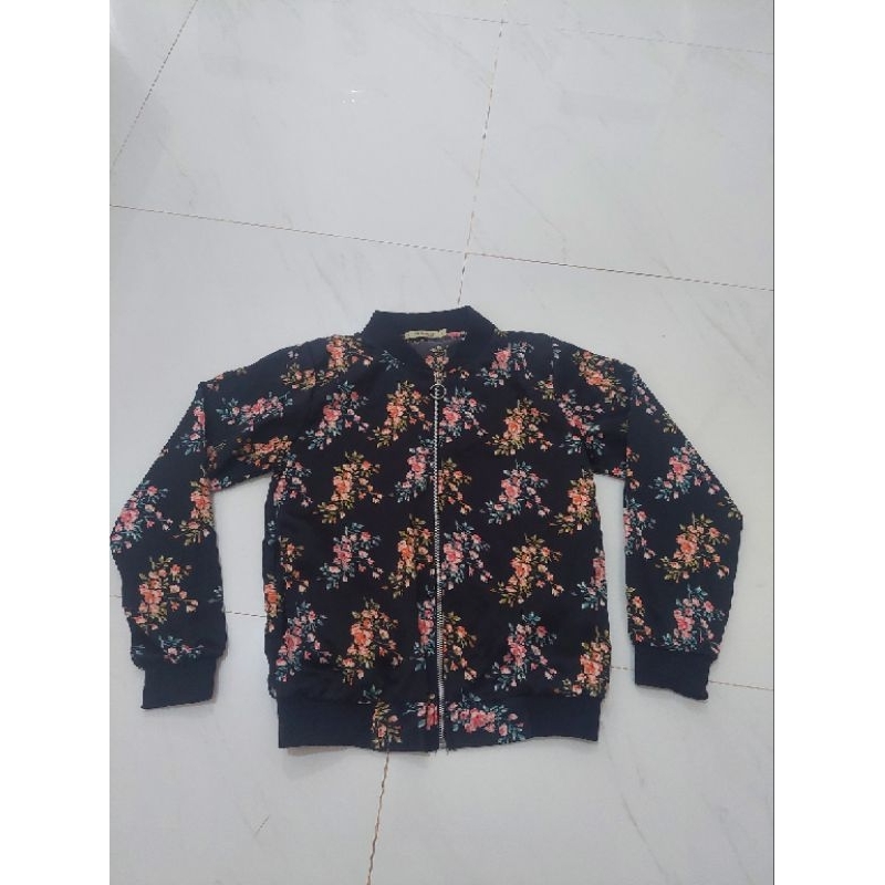 Ada Women Jaket Motif Bunga Preloved