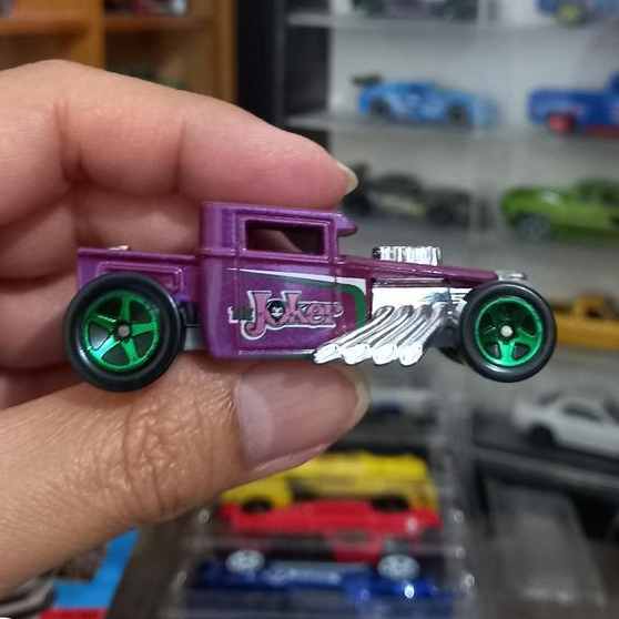 Hotwheels Bone Shaker Joker Ungu From Gift Pack