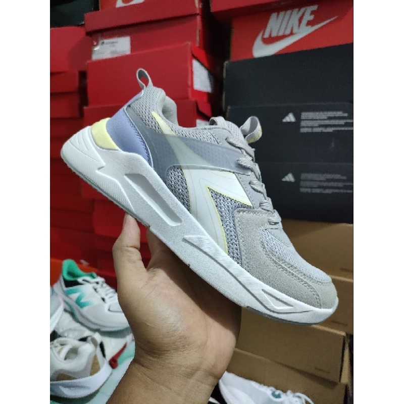 DIADORA CASUAL WOMEN. BNIB.