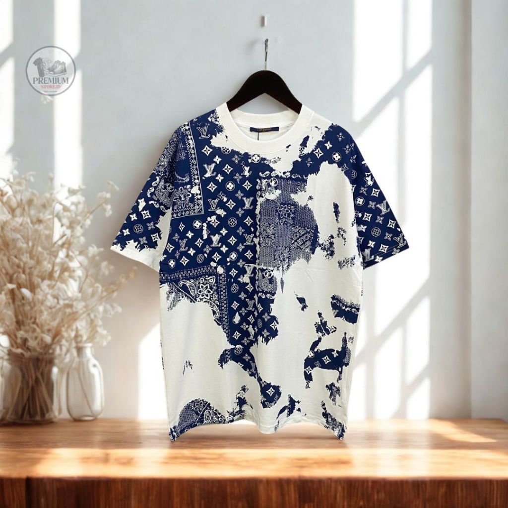 Kaos Pria Motif Unik Kombinasi Warna Elegan – Tersedia Ukuran S hingga XXL