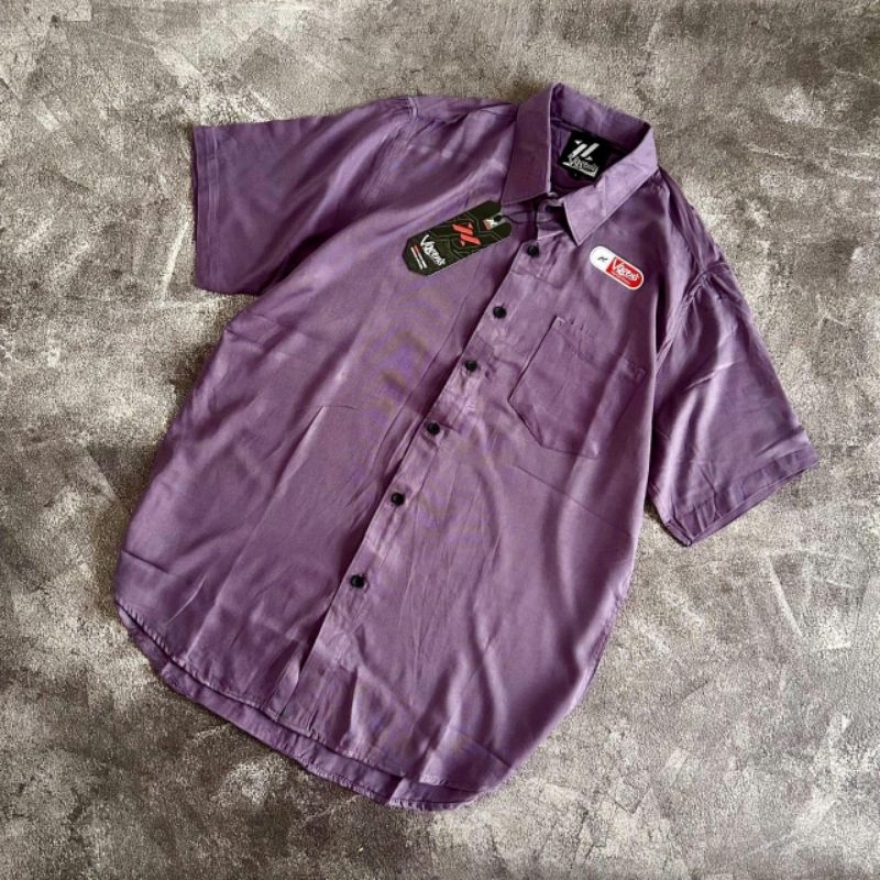 Kemeja hem pria lengan pendek warna ungu