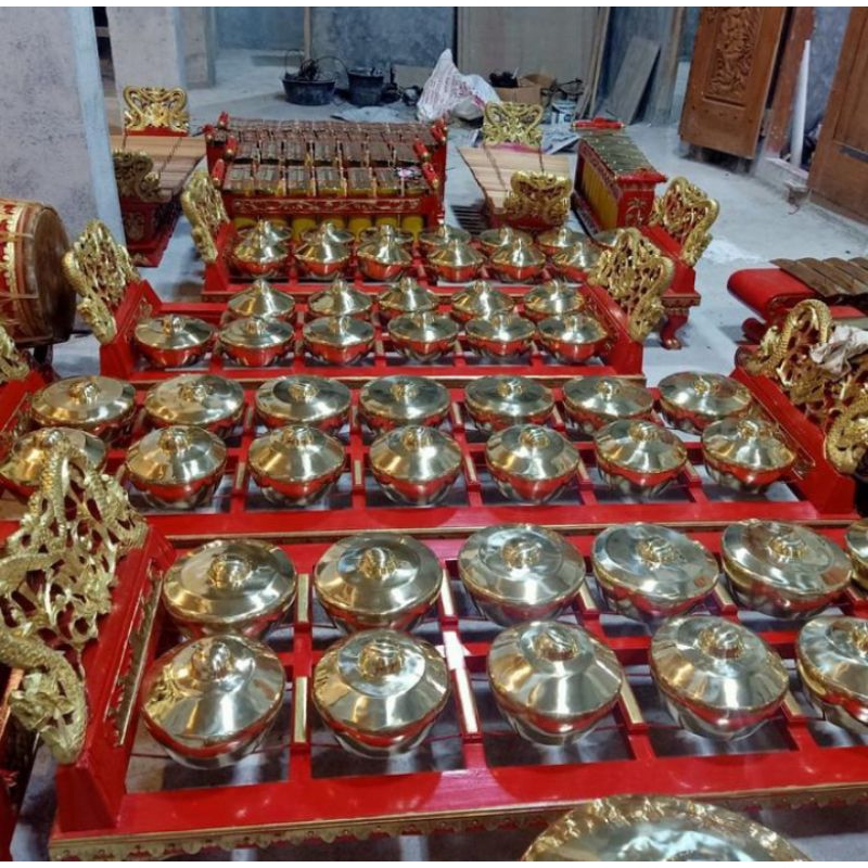 BONANG,BARUNG,PELOG GAMELAN