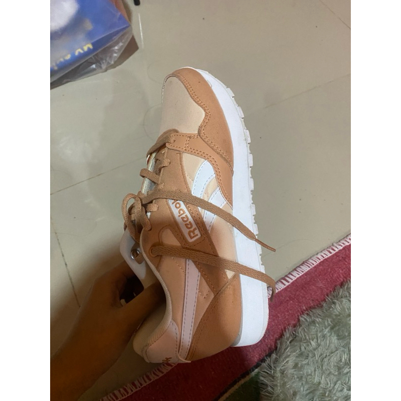 sepatu reebok wanita