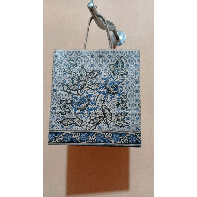 

PAPER BAG / PAPERBAG / TAS KADO / TAS KERTAS / PAPERBAG BATIK / PAPERBAG KECIL