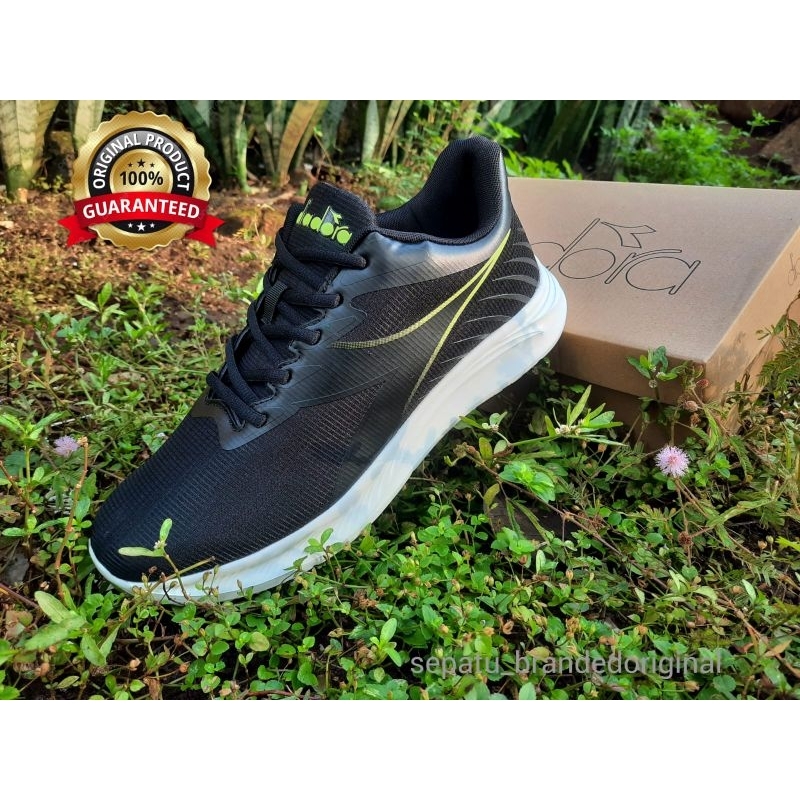 sepatu sekolah sport olahraga cowok runing diadora Michael black