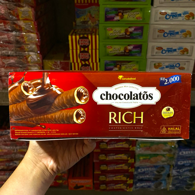 

Chocolatos Rich Premium Coated Wafer Roll 1 box 228gr 12pcs