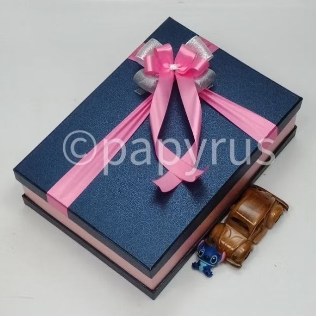

PAPYRUS Sandwich 25x35 Tinggi 10cm Kotak Kado Gift Box Hadiah V3