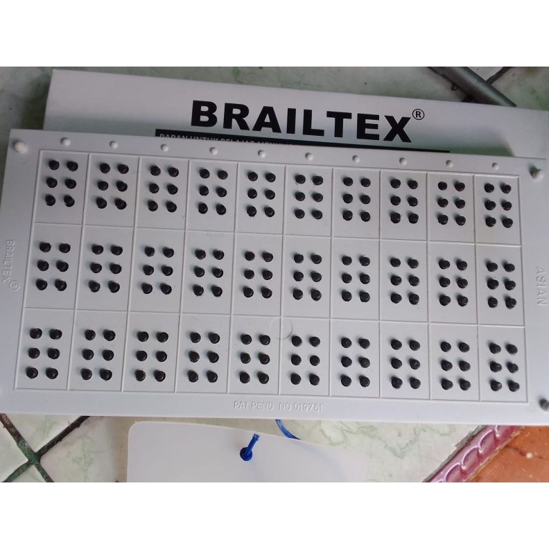

KODE W47W Braile textalat tulis untuk tunanetra
