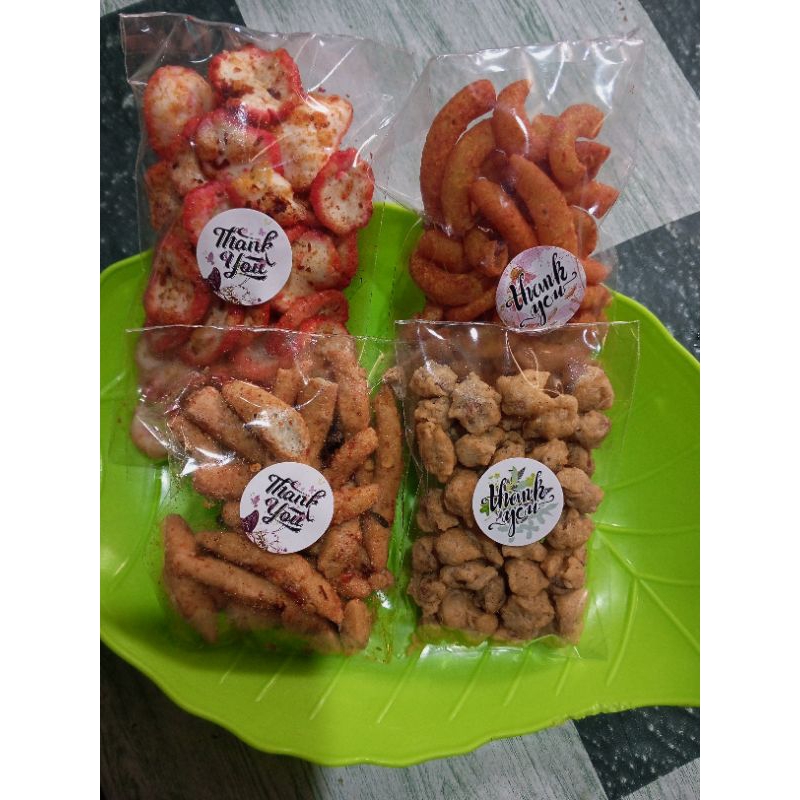 

cemilan enak. makaroni pedas. krupuk seblak.kacang telor medanb. basreng isi 4