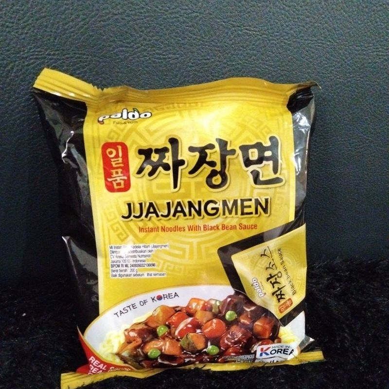 

Paldo jjajangmen mi korea instan rasa kedelai hitam hya Ramyun instan noodles with black bean sause