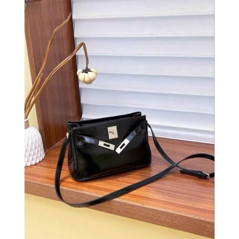 DILA SP KREMES/KREMES VIRAL/DILA SP KREMES HITAM/MADELYN BAG/DUBLIN