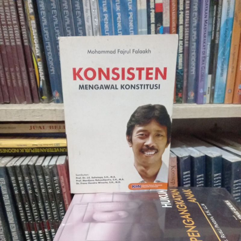 konsisten mengawal konstitusi