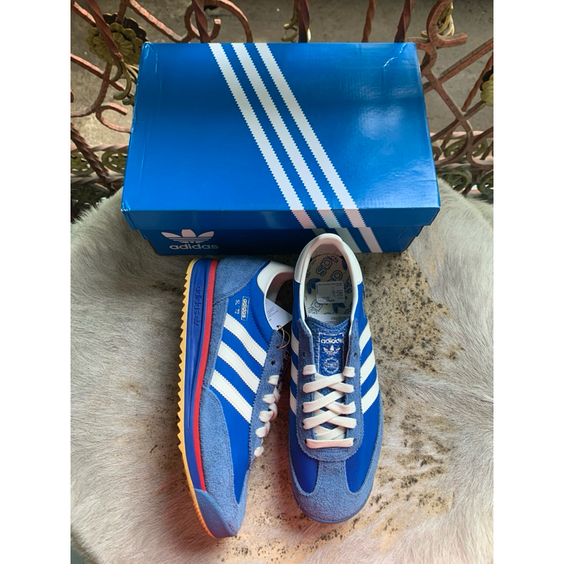 adidas biru putih