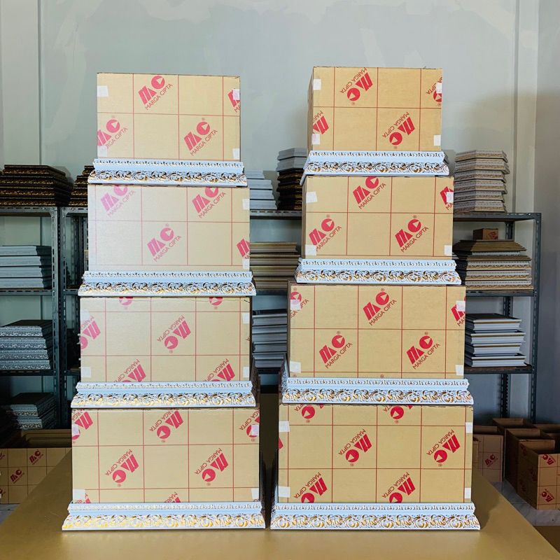 

Kotak Hantaran Isi 8 | Tutup Akrilik Tinggi (GRATIS PACKING KAYU)