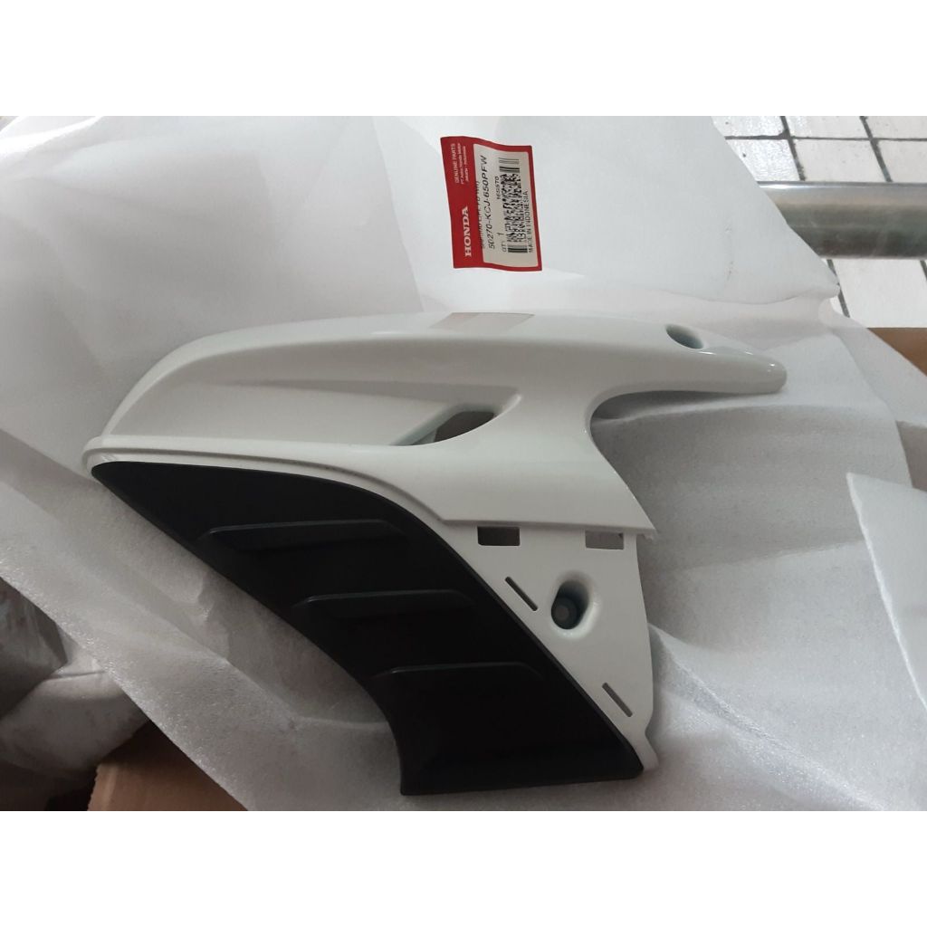 50270-KCJ-650PFW Sayap Tangki Kiri Putih Tiger Revo