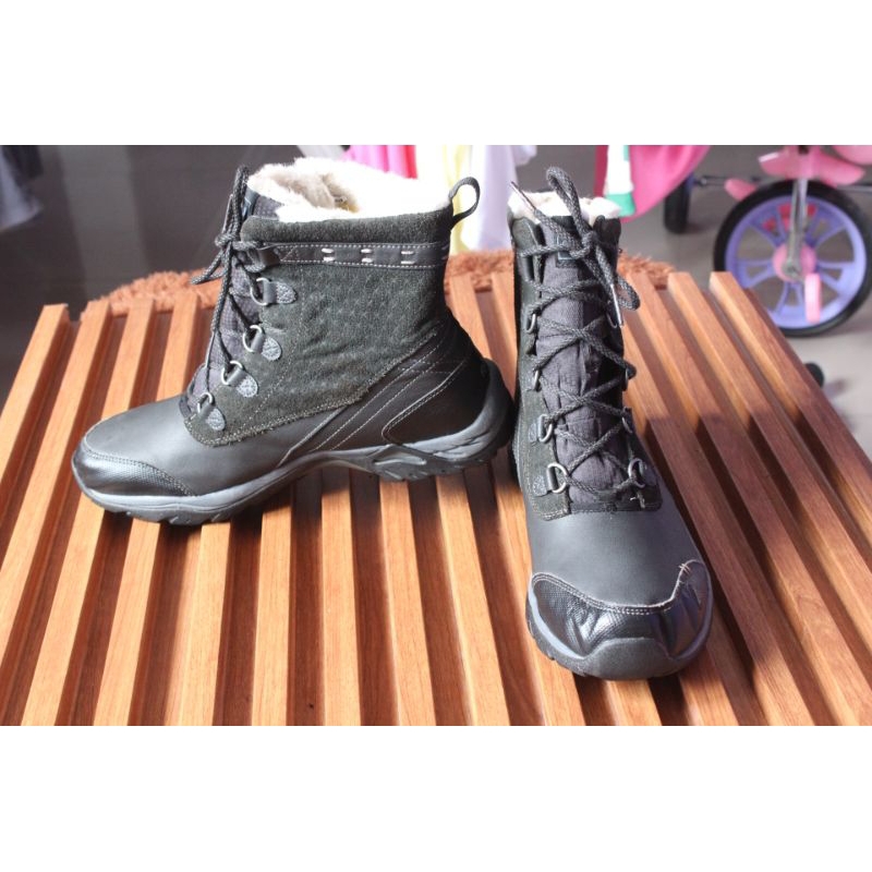 Sepatu hiking  boot high ringan" Ahnu ( Hoka & UGG group)" upper kulit sintesis tapak vibram size 42