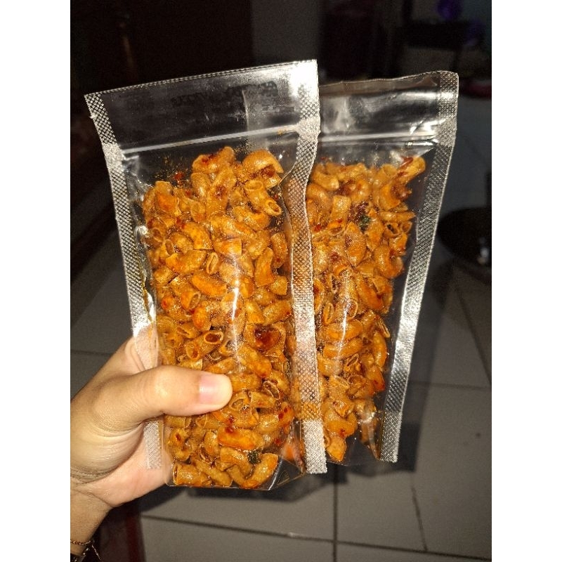 

makroni chili oil