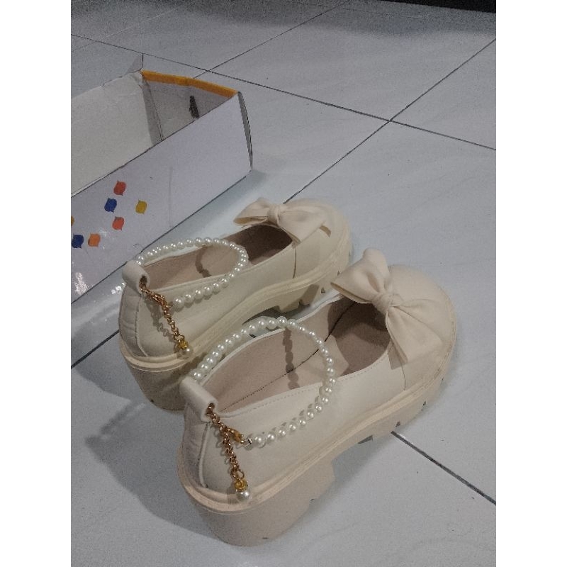 preloved docmart cream