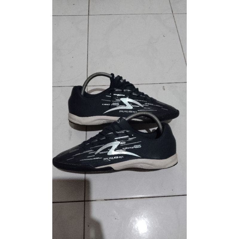 sepatu futsal ls reborn illuminate sz 39