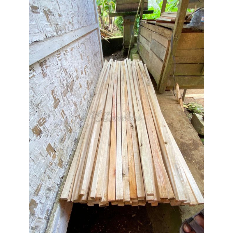 List kayu reng 2×3 panjang 2meter sudah di serut