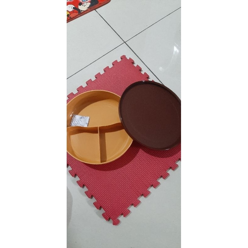Tempat makan tulipware (lunch box)