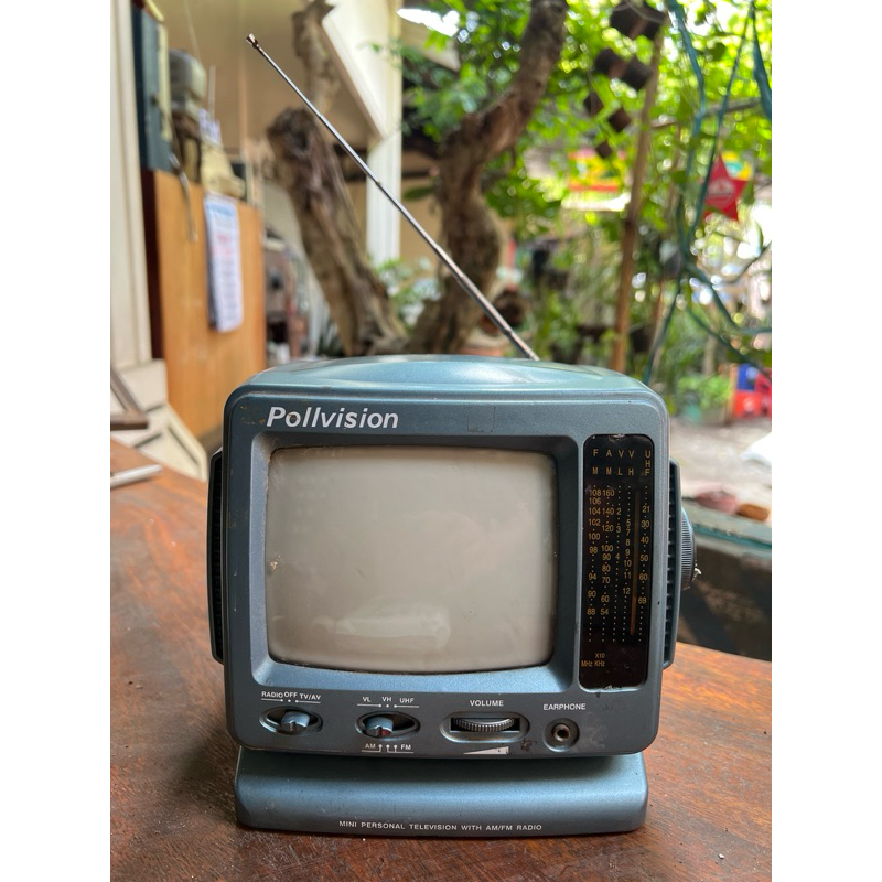 Personal Television / Televisi TV Mini Hitam-Putih Plus Radio AM/FM Jadul, Pollvision