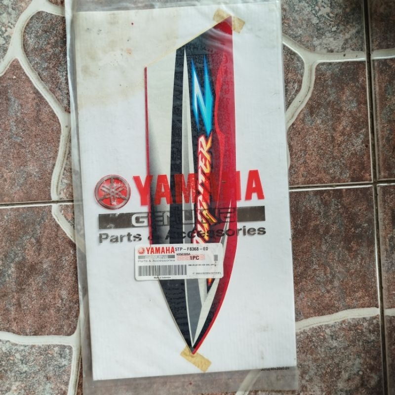 Stiker Striping Sayap Luar Kiri Jupiter Z Merah Putih 2005 Original YGP 5TP-F8368-E0