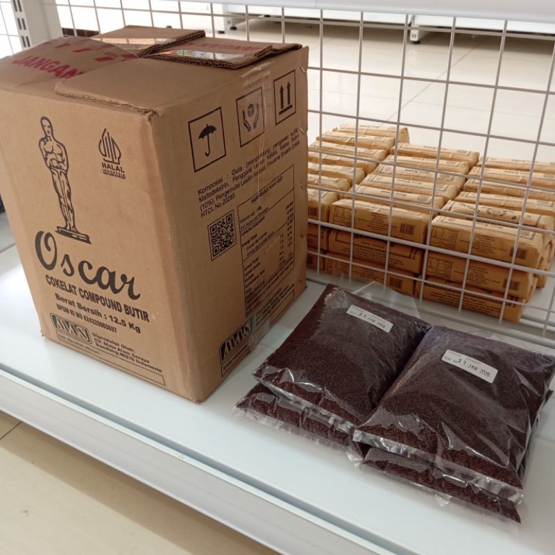 

Oscar Coklat Meses 500g Repack Chocolate Compound Meises Topping Dekorasi Hiasan Donat Roti Kue Cake