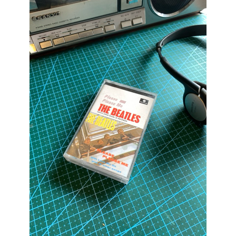kaset pita THE BEATLES. please please me