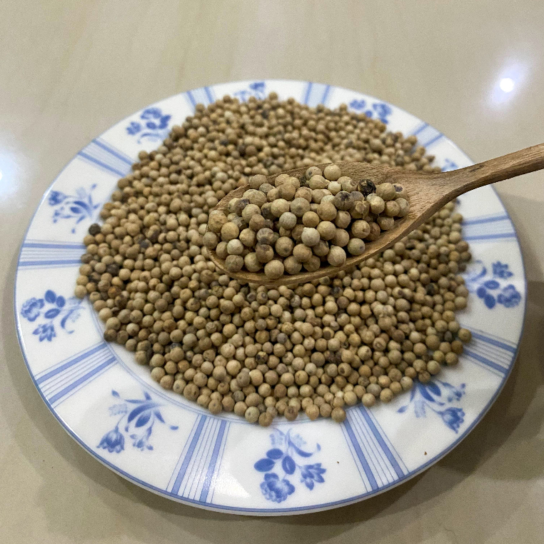 

Lada Putih Utuh Asli Premium 100 Gram