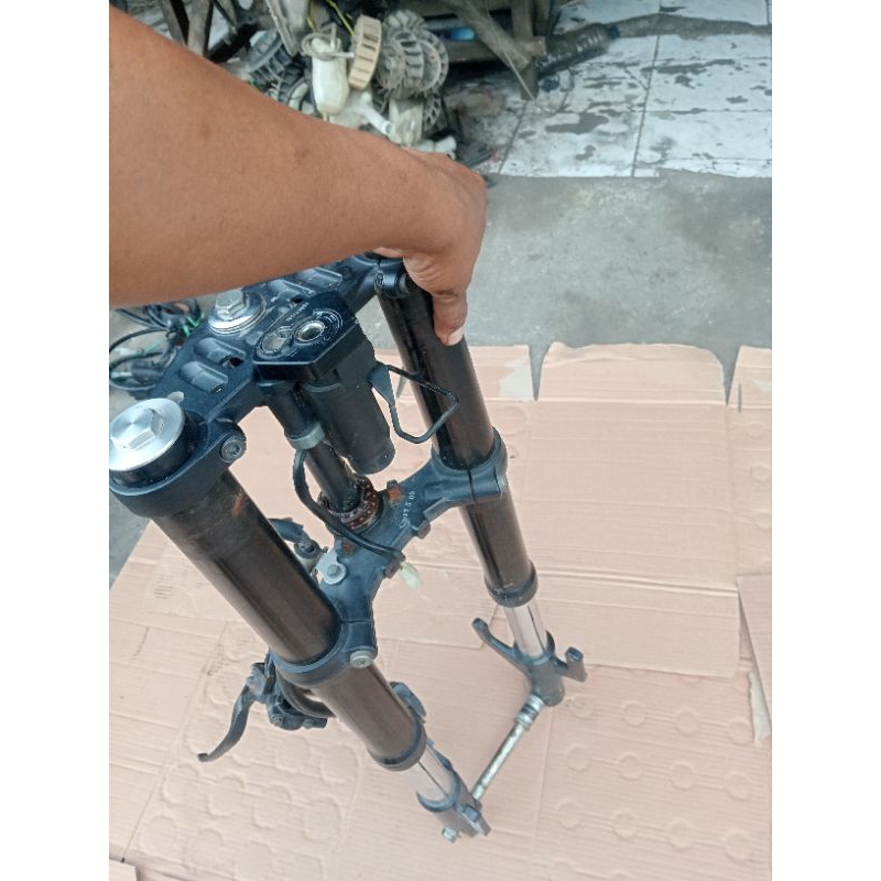 sokbreker depan USD Yamaha R15V3 1 set tinggal pasang barang seken ORI copotan kondisi masih oke