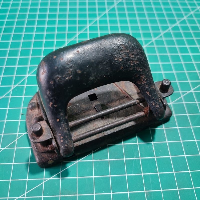 

PELUBANG PEMBOLONG KERTAS DISPLAY PAJANGAN VINTAGE JADUL ANTIK