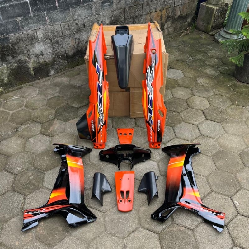 FULL BODY YAMAHA FIZ R/VEGA R LAMA SET STIKER WARNA ORANGE HITAM
