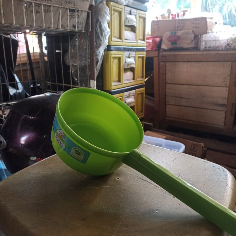 gayung plastik gagang panjang