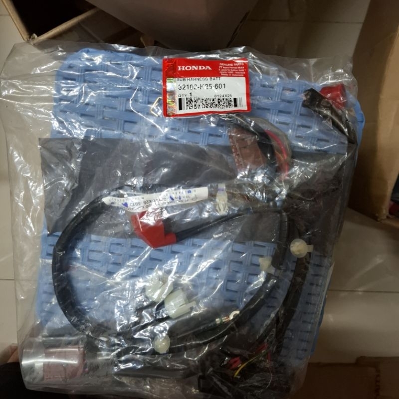 KABEL BODI BAGIAN AKI BATTERY RUMAH SEKRING MOTOR HONDA BEAT FI STATER HALUS 32102-K25-601