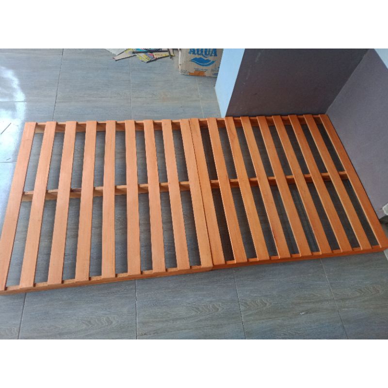 DIPAN/RAK KASUR MINIMALIS DARI KAYU MAHONI