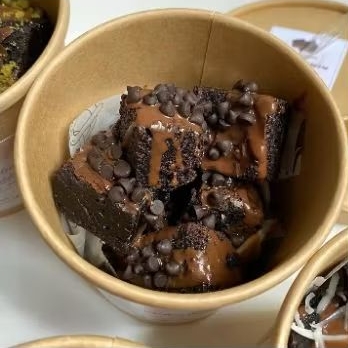

(PROMO) Fudgy Brownies Cup //(FREE SAUCE)//12 oz