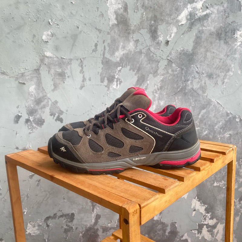 sepatu outdoor hiking Quechua 39