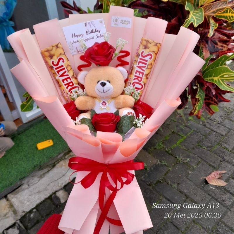 

Buket Boneka mix coklat/ GRADUATION SERIES BUKET