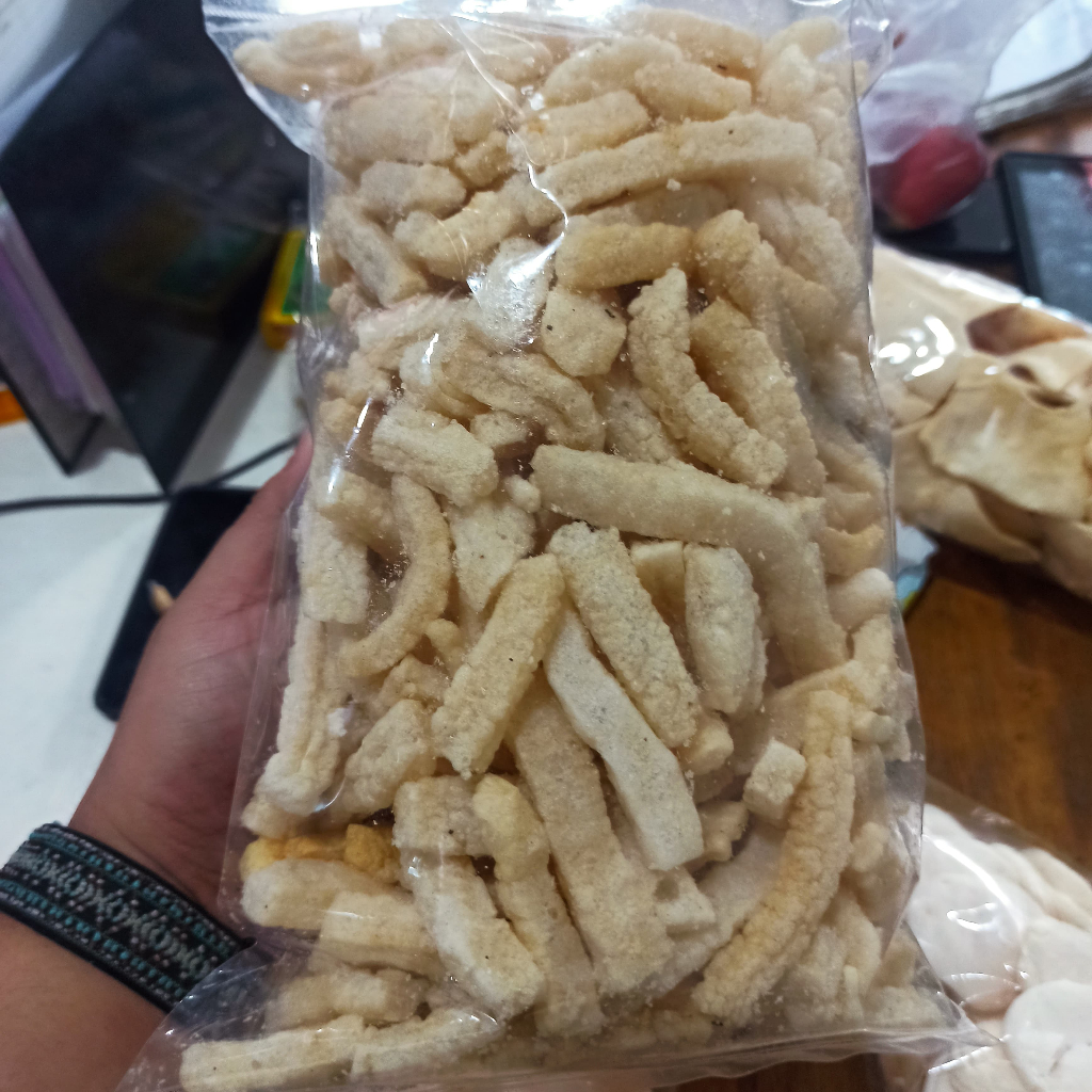 

Camilan Kerupuk Tradisional Komplit – Kemplang Palembang, Rambak, Bawang & Stik