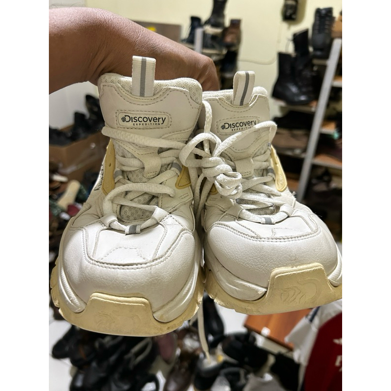 Preloved Sepatu Discovery Expedition Sneaker size 43