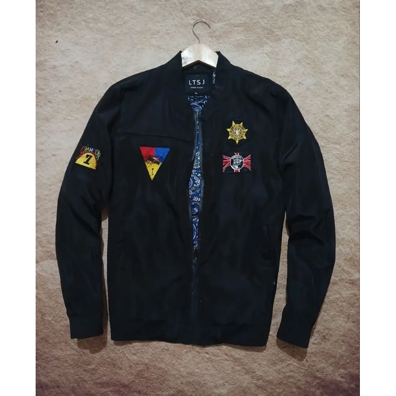 jaket bomber keren hitam pekat bekas second preloved